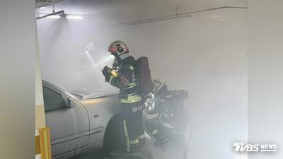 台中市社區大樓地下5樓停車場車輛起火 女保全嗆傷送醫