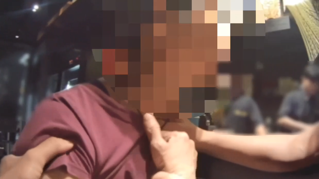 鍾姓女護理師在警方到場後,誣指員警動粗,還飆罵國罵辱警。(圖/TVBS)