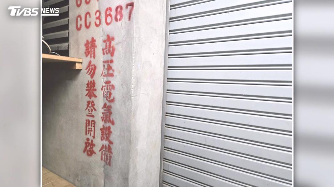 台中變電箱困銀樓內 業者嘆「申請移走遭鄰擋」曾漏水漏電憂爆炸。(圖/TVBS)