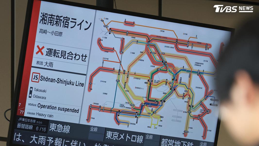 湘南新宿線因豪雨而停駛。(圖/達志影像美聯社)