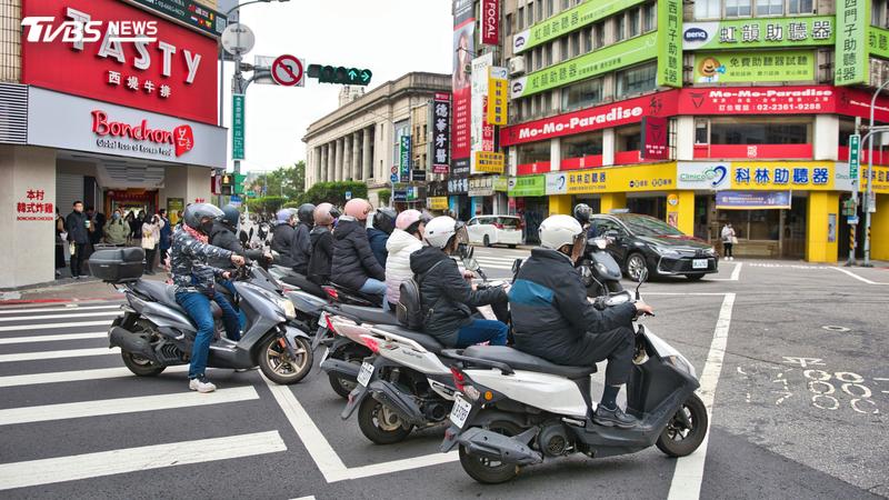 違規占用停車格將拖吊開罰。(示意圖/Shutterstock達志影像)