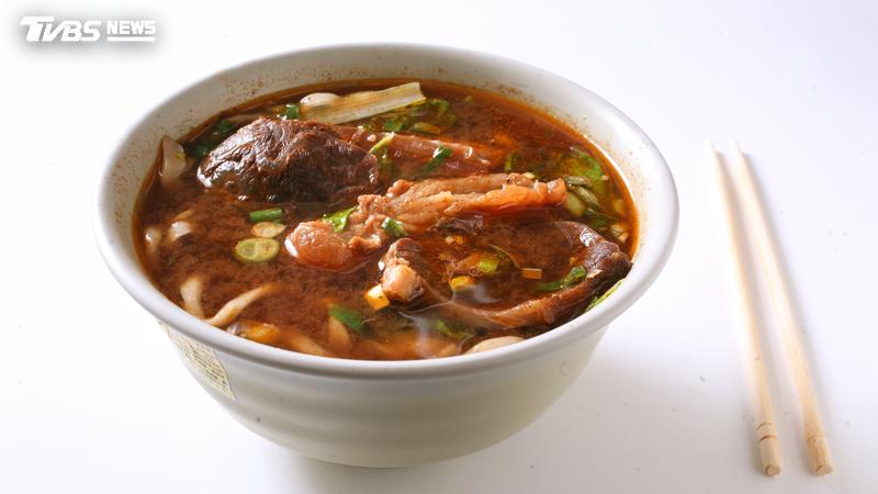 台灣的國民美食紅燒牛肉麵。(示意圖/Shutterstock達志影像)