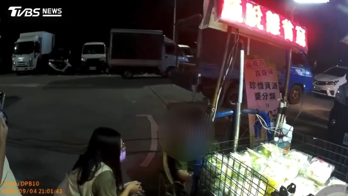 11歲男童夜市推車賣芭樂 跑馬燈打「幫家脫離貧窮」父恐挨罰