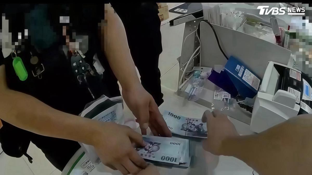 超商廁所驚見55萬!保全補鈔忘帶走
