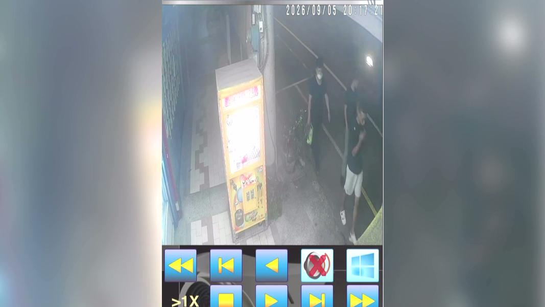 娃娃機台遭秒開錢箱!3男涉偷走硬幣再搭霸王車 警跨縣市逮人。(圖/店家提供)