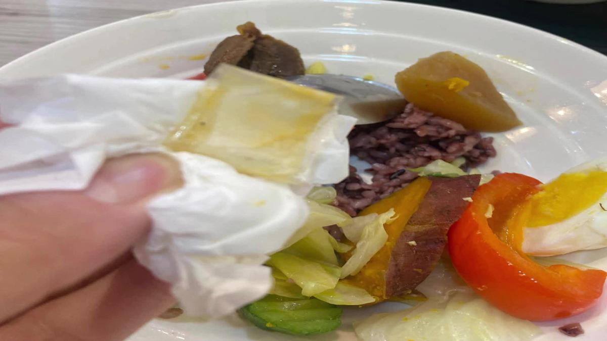 雙北食安連環爆!便當藏OK繃、起司鍋混異物 衛生局出手了