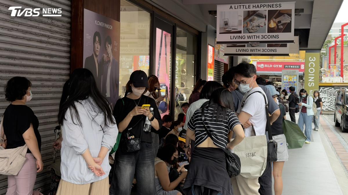 直擊/3COINS台灣門市開幕首日「 200人排隊」 頭香8點就到