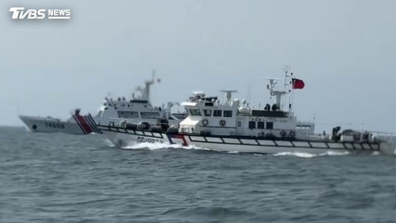 中國4艘海警船今(8)日上午再度侵擾金門限制水域遭海巡驅離。(圖/TVBS)