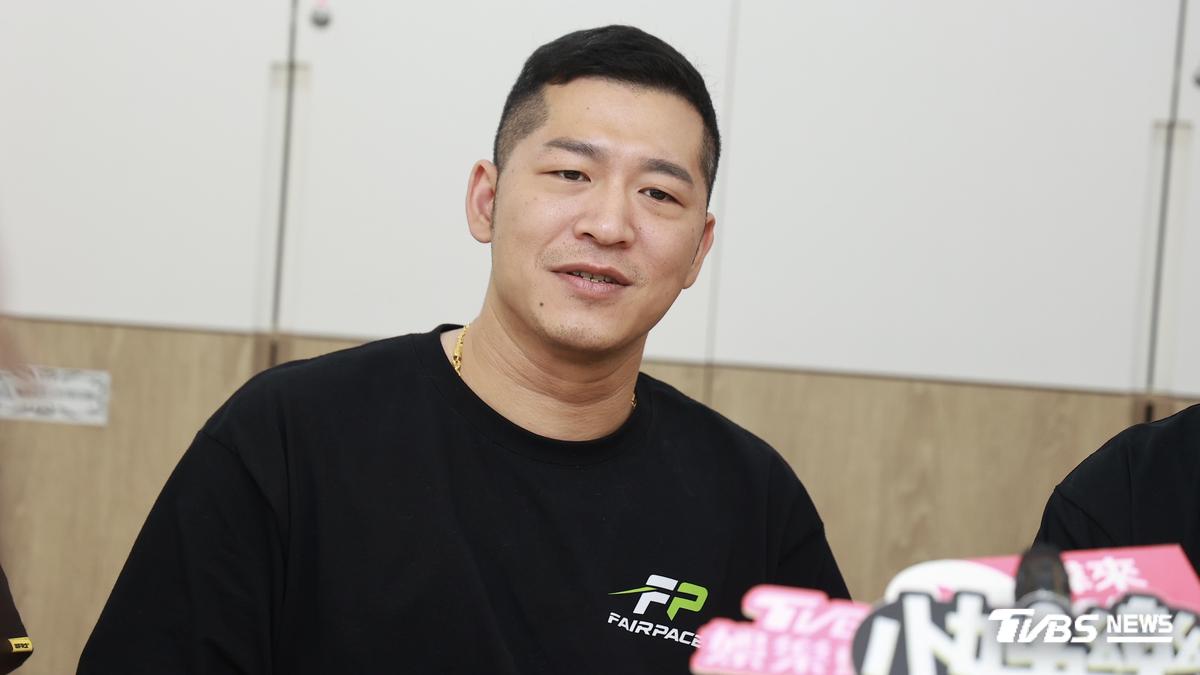 草爺爆「跑車」斗內電玩女神!豪氣刷卡約吃消夜 等2年回歸歌手身分