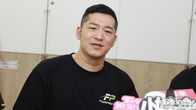 草爺爆「跑車」斗內電玩女神!豪氣刷卡約吃消夜 等2年回歸歌手身分