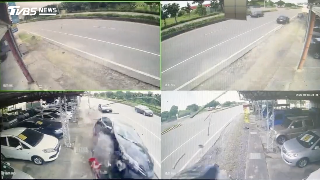 監視器拍下暴衝瞬間。(圖/TVBS)