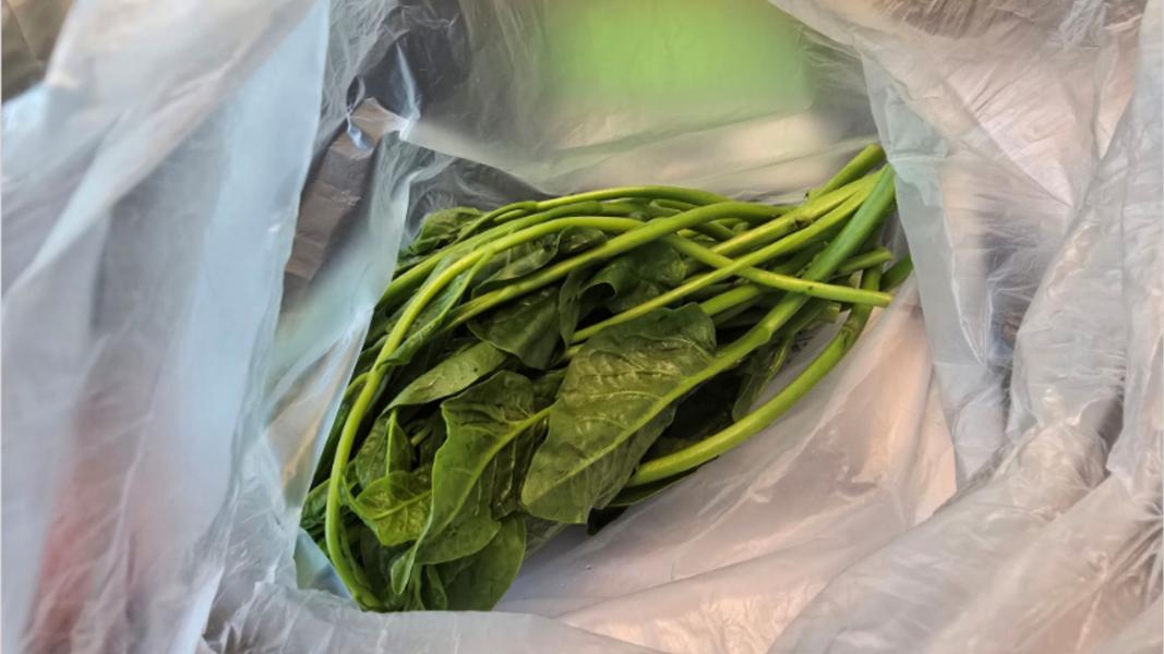 寒舍餐旅的皇宮菜驗出農藥達滅芬(Dimethomorph) 0.35 ppm超過規定。(圖/食藥署提供)