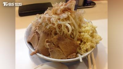 大碗拉麵吃完店外狂吐! 日本拉麵名店推「15分完食令」 網傻眼