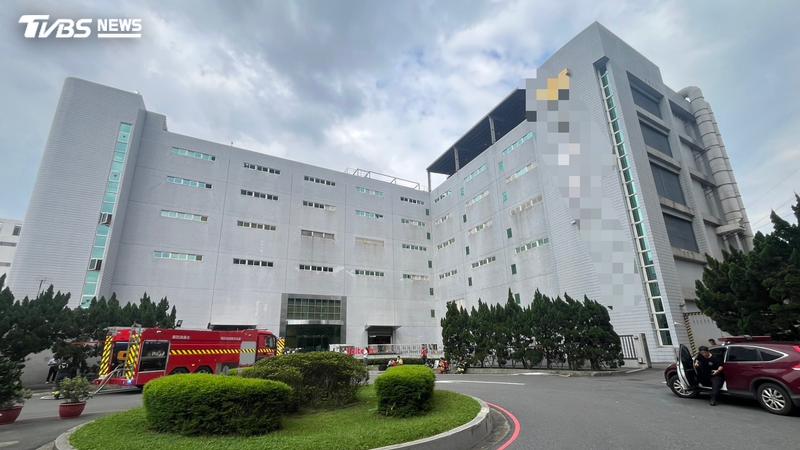 快訊/PCB大廠燿華電子二廠驚傳火警「濃煙竄天」 消防急灌救