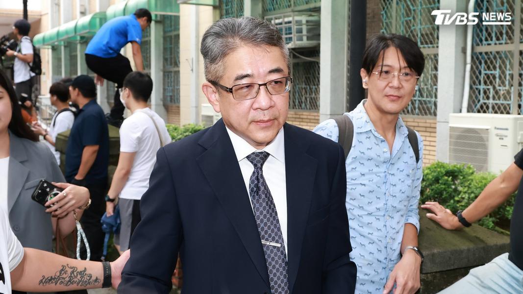 柯文哲二審辯護律師鄭深元。(圖/潘建樺攝)
