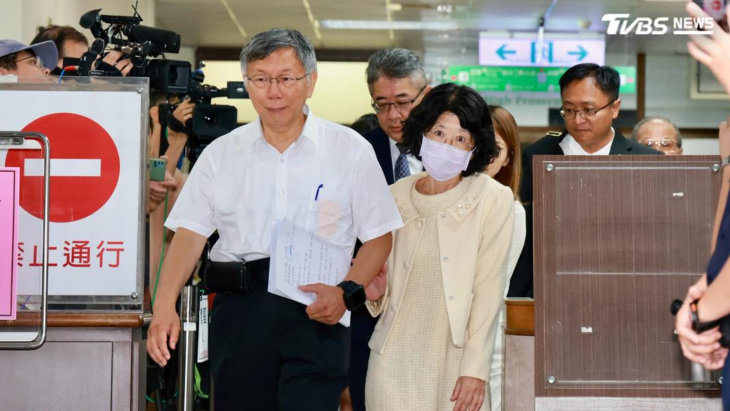 柯文哲與妻陳佩琪。(圖/潘建樺攝)