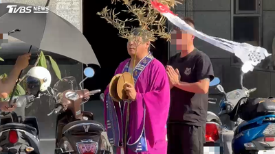 心碎!護理師遭賓士來回輾斃 胞弟跪地招魂「擲筊22次」才成