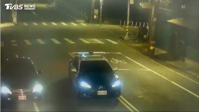 遇警拒檢!死巷遭圍捕 吸毒乘客「神智不清」軟癱被逮