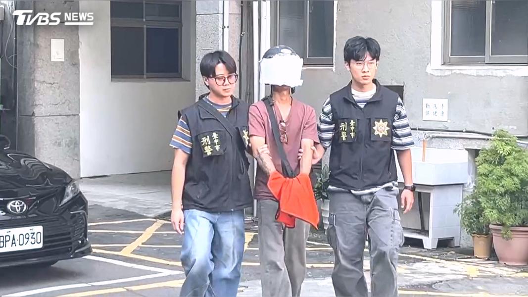 林姓男子8日下午被移送台中地檢署,面對記者詢問撞到人等問題,他全程不發一語。(圖/TVBS)