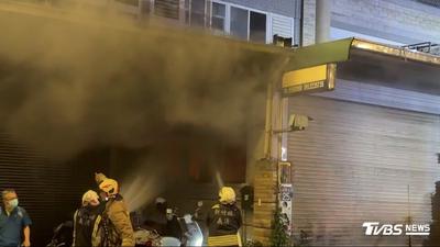 疑蚊香釀禍!竹北民宅晚間竄火黑煙狂竄「一樓全面燃燒」