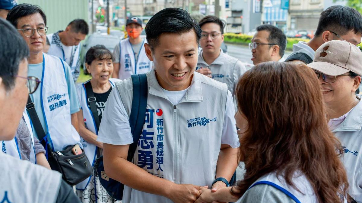 執意挑戰高虹安!何志勇登記參選新竹市長 藍黨部開鍘撤銷黨籍