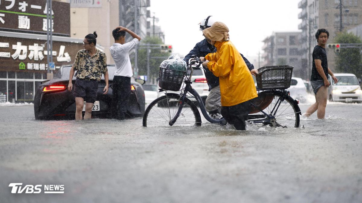 名古屋暴雨水淹到腰!愛車泡水千人逃離 居民:25年沒這麼嚴重