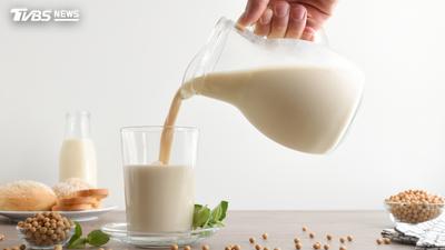 豆漿、燕麥奶、牛奶誰好?最新研究結果出爐 營養師:它能降血壓