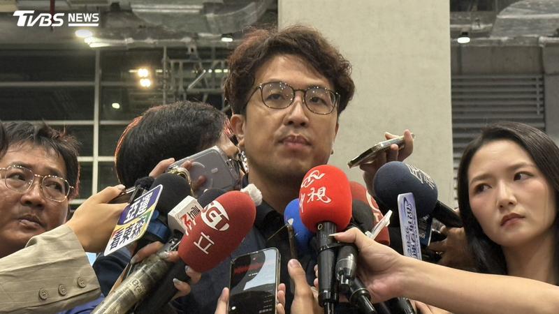 民進黨台北市長參選人沈伯洋9日晚間參加台北律師公會律師節慶祝大會,沒遇到台北市長蔣萬安。(圖/TVBS)