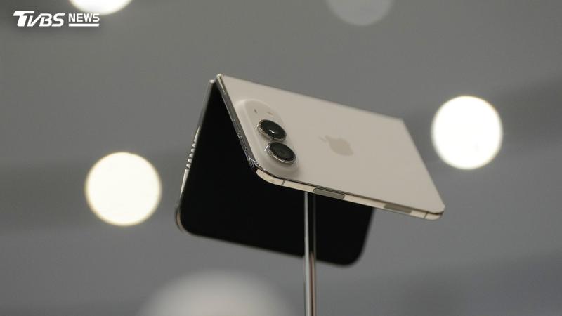 秋季發表會揭曉首款摺疊機iPhone Duo。(圖/達志影像美聯社)