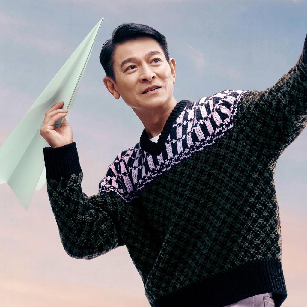 紙飛機承載著夢想與愛。(圖/翻攝自臉書@Andy Lau 劉德華 · Andy World Club 華仔天地)