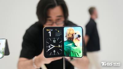 蘋果首款摺疊機殺來了!iPhone Duo對決三星Fold8「7大差異」一次看