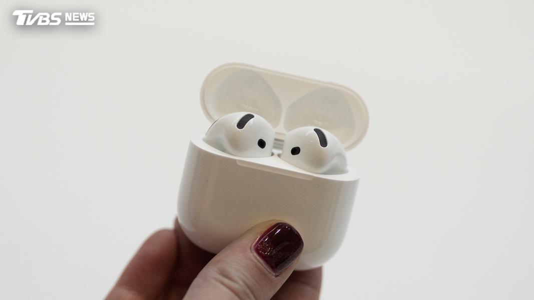 蘋果於2026年秋季發表會上推出AirPods 5。(圖/達志影像美聯社)
