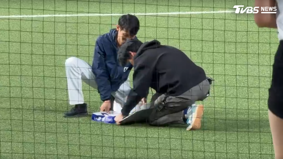 大巨蛋老鼠闖球場比賽一度中斷 綠開轟蔣萬安:鼠類偵防師呢