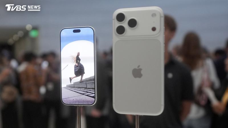 iPhone 18 Pro與iPhone 18 Pro Max,將於9月12日開放預購、9月18日正式上市(圖/達志影像美聯社)