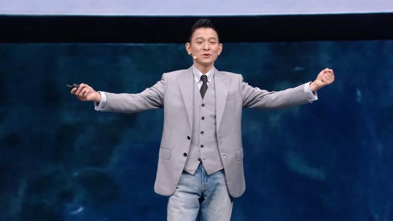 劉德華驚喜現身華為新品發佈會,分享10多分鐘的演說。(圖/翻攝自YT)