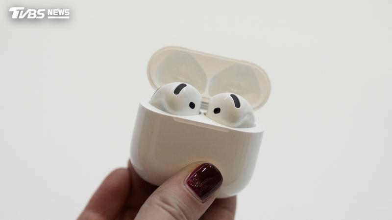 蘋果(Apple)於秋季發表會正式推出新一代入門級無線耳機AirPods 5。(圖/達志影像美聯社)
