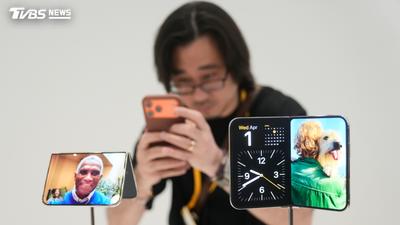 這公司宣布「每人送一台iPhone Duo」! 實習生也能拿
