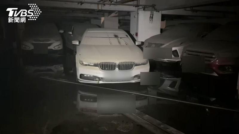2024年凱米颱風,高雄日安地球社區發生車輛泡水事件。(圖/TVBS資料照)
