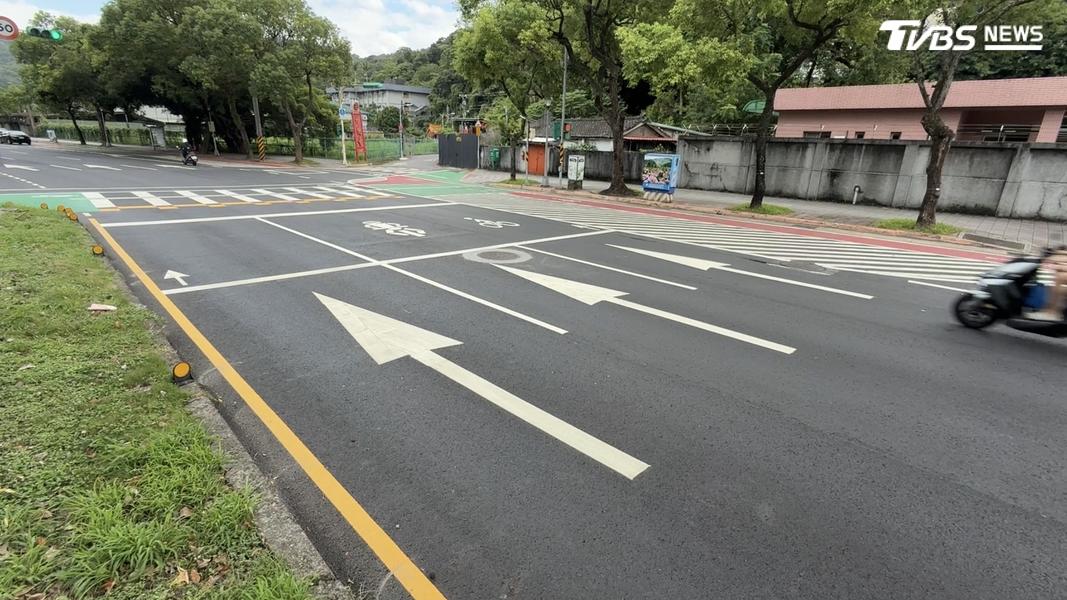 保護型單車道標線亂民怨,3天2起車禍。(圖/TVBS)