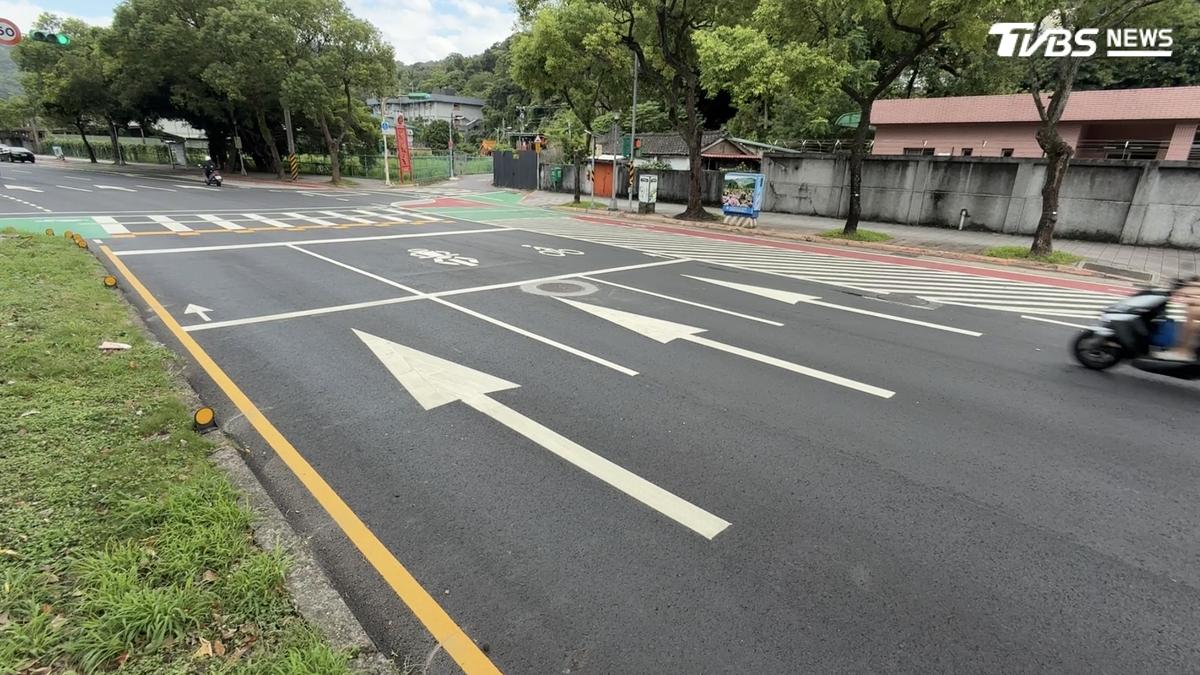 新設「單車道」紅綠白標線交錯 民眾:看不懂