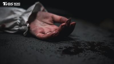 把醉妻當娃娃!外國男壞笑發洩「還找兄弟+1」 她虛脫慘死血泊