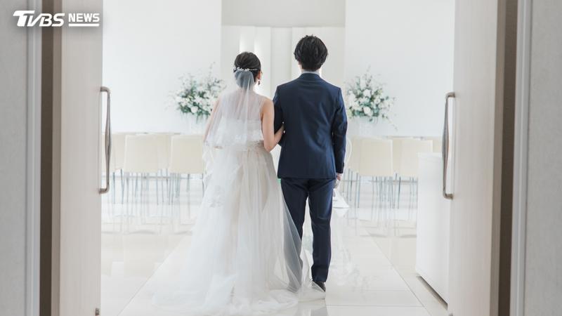 日本「打算未來結婚」的未婚者比例首度跌破80%。(圖/Shutterstock達志影像)