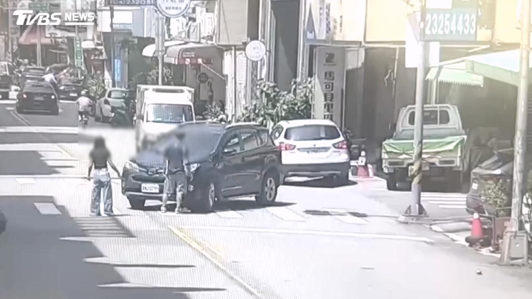 父女走行穿線遭撞「19歲女騰空」!台中2起轉彎車禍釀傷。(圖/民眾提供)