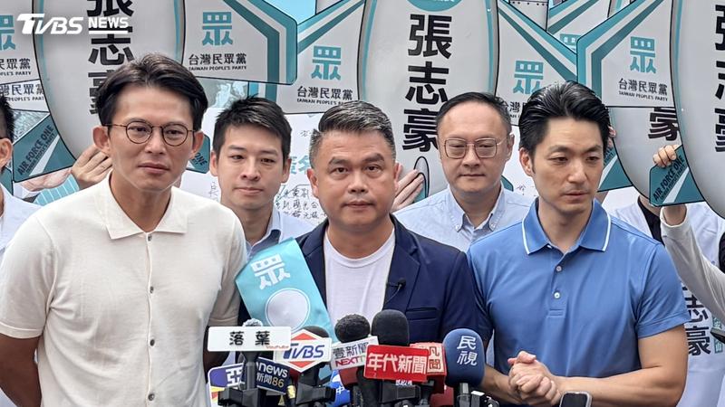 台北市長蔣萬安今日為白營議員站台,回應酸沈伯洋「洋流」。(圖/傅乙珮攝)