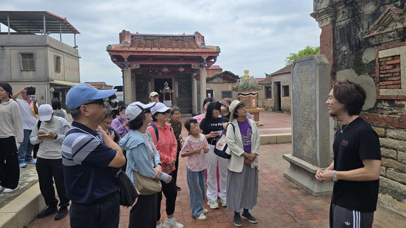金門古蹟日活動今(12)日下午前往北山古洋樓參觀。(圖/金門文化局提供)