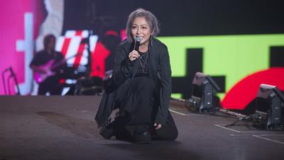 林曉培唱一半當場激動下跪!震撼6萬台東人 羅時豐深V超吸睛