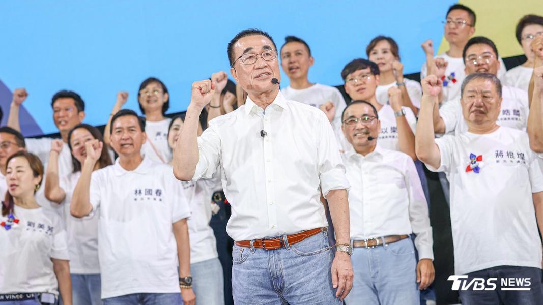 新北市長候選人李四川今(12)日於板橋體育館舉行「我們都挺李四川」大會,全場超過六千位鄉親擠爆現場。(圖/李四川競辦提供)