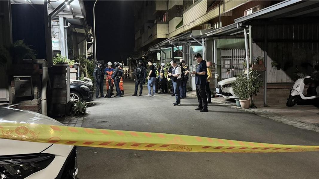 魏男把女友關屋內,甚至揚言引爆瓦斯最終被警方制伏。(圖/民眾提供)