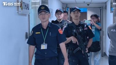 桃機挾持案後維安升級!霹靂小組荷槍實彈巡邏 旅客「不敢滑手機」