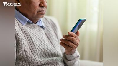 93歲老父「想吃炸雞」忍很久打給女兒 掛電話前這三字她淚崩
